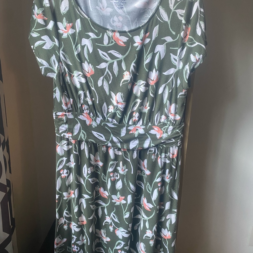 Croft & Barrow Green and White Midi Dress in excellent condition.